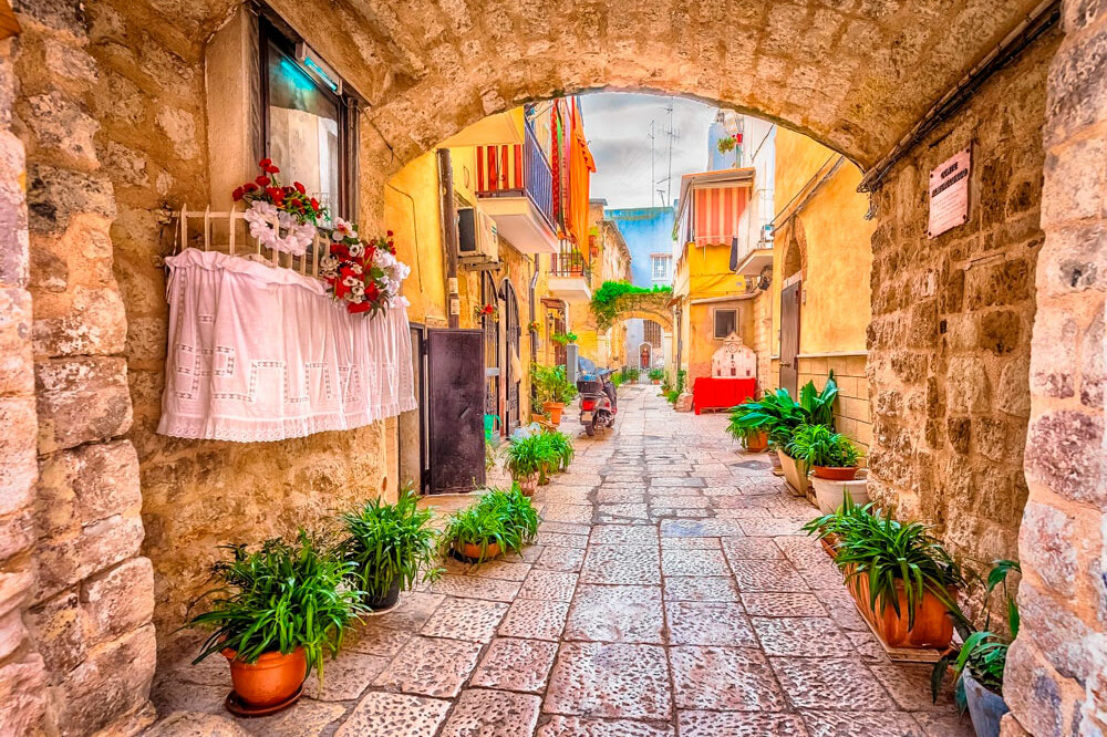 Vicolo nel centro storico di Bari Vecchia